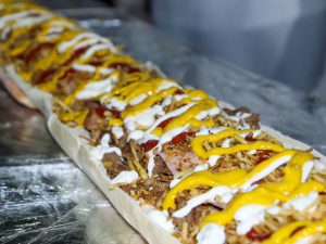 Larenses rompen récord del "pepito más grande del mundo"
