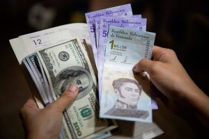 economía - dólares y bolívares