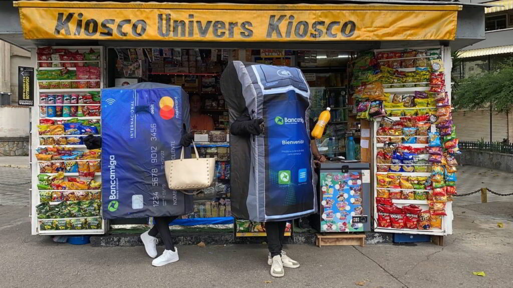 Ingeniosa campaña: Enamórate con Bancamiga en estos Carnavales