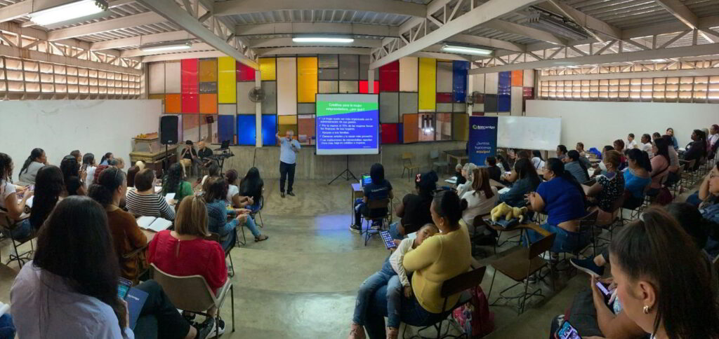Emprendedoras Dia de la Mujer Bancamiga DLL y ES
