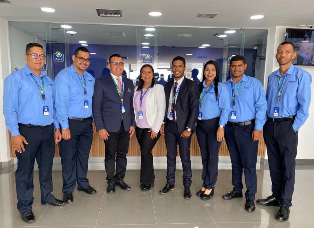 Equipo de Bancamiga en agencia de Calabozo Edo. Guarico Personal. ES y BFN