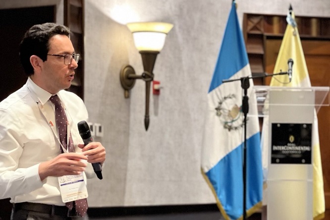 Froilán Páez - XVII Congreso Guatemalteco de Cirugía Plástica ¡Lo Último en Rinoplastia! - FOTO