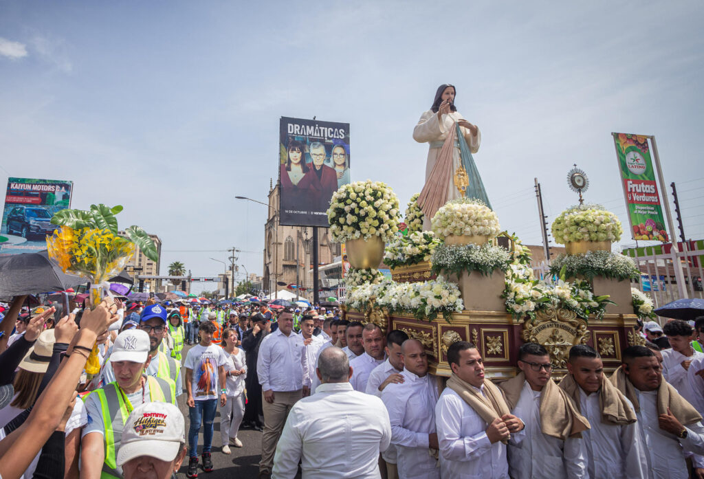 Miles de venezolanos participaron en eucaristías de la "Divina Misericordia"