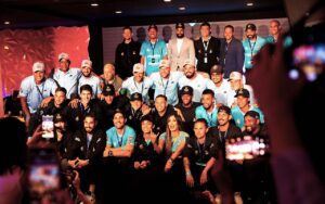 Inician encuentros de la Liga Monumental de fútbol en el Estadio "Simón Bolívar"