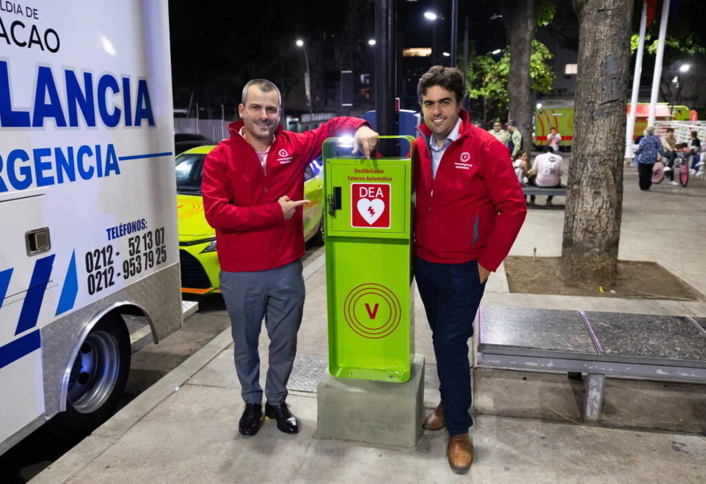 Venemergencia y la Alcaldía de Chacao instalan Desfibriladores de Acceso Público