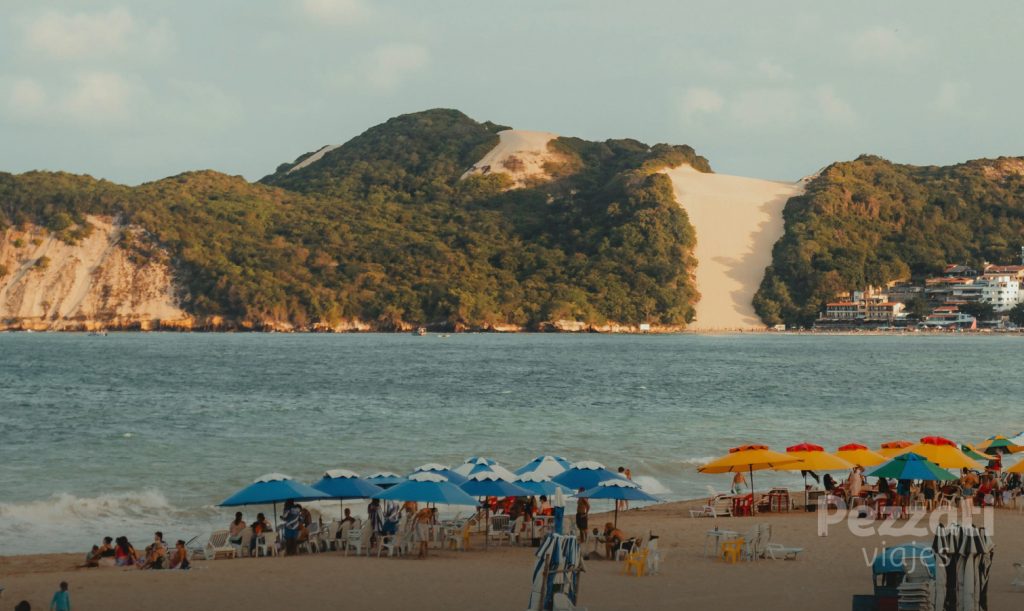 El refugio del sol eterno y las dunas doradas |