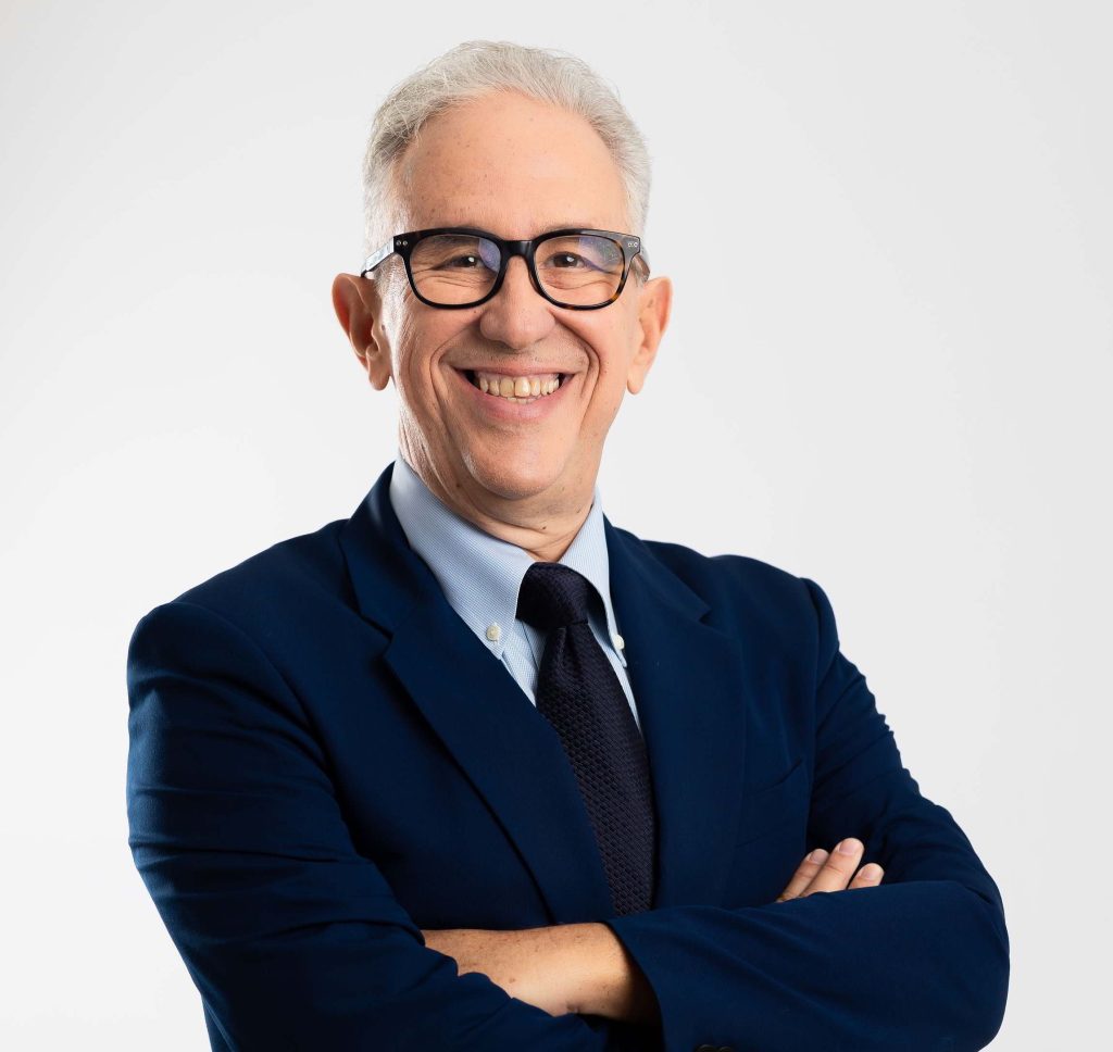 Carlos Rosales analiza "El cruce del umbral": decidir vender de otra manera 1 CR Con saco Hacia la der