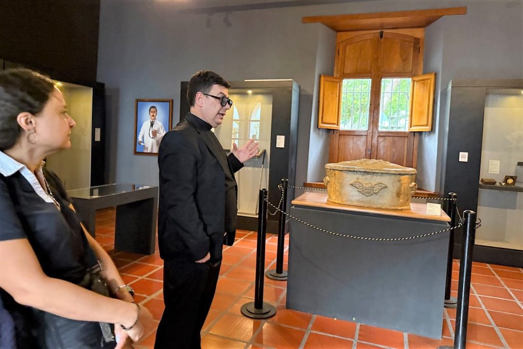 Bancamiga se une a la protección del Museo Sacro y el Archivo Arquidiocesano 1 Imagen referencial B Que acompana cuerpo del texto