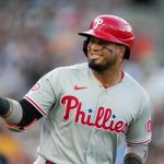 Luis Arráez llega a los Filis para pelear por la Serie Mundial